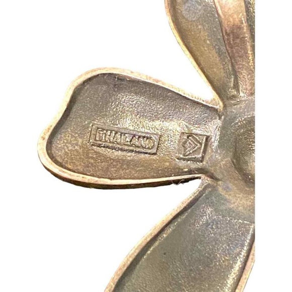 Retired Silpada flower necklace with 18” box chain. Looks brand new. - Picture 7 of 11